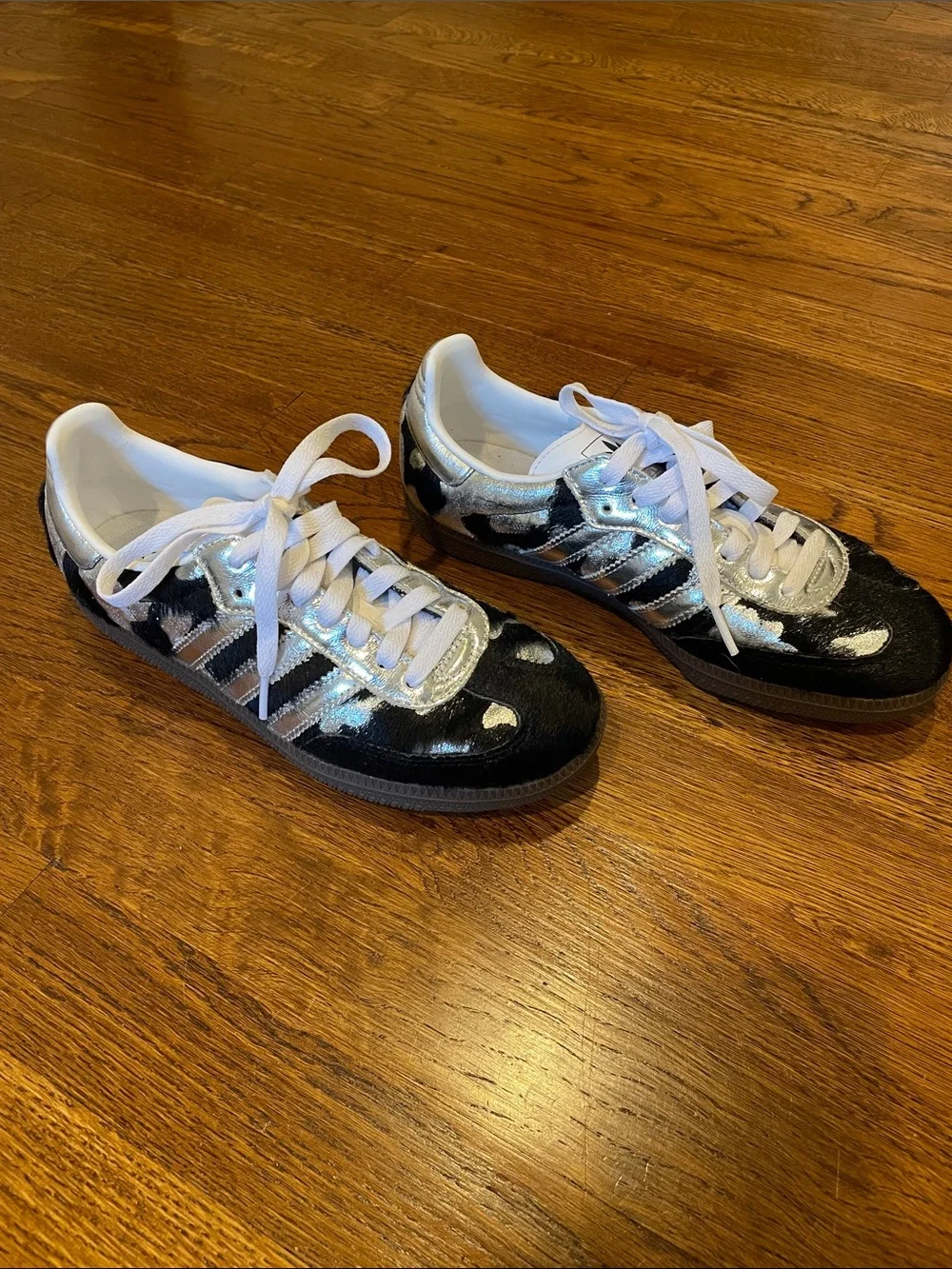 Adidas Sambas: silver, pony hair